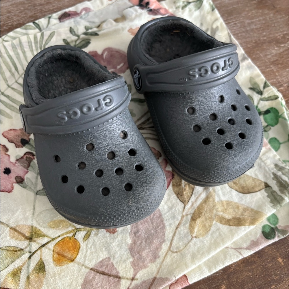 Toddler crocs